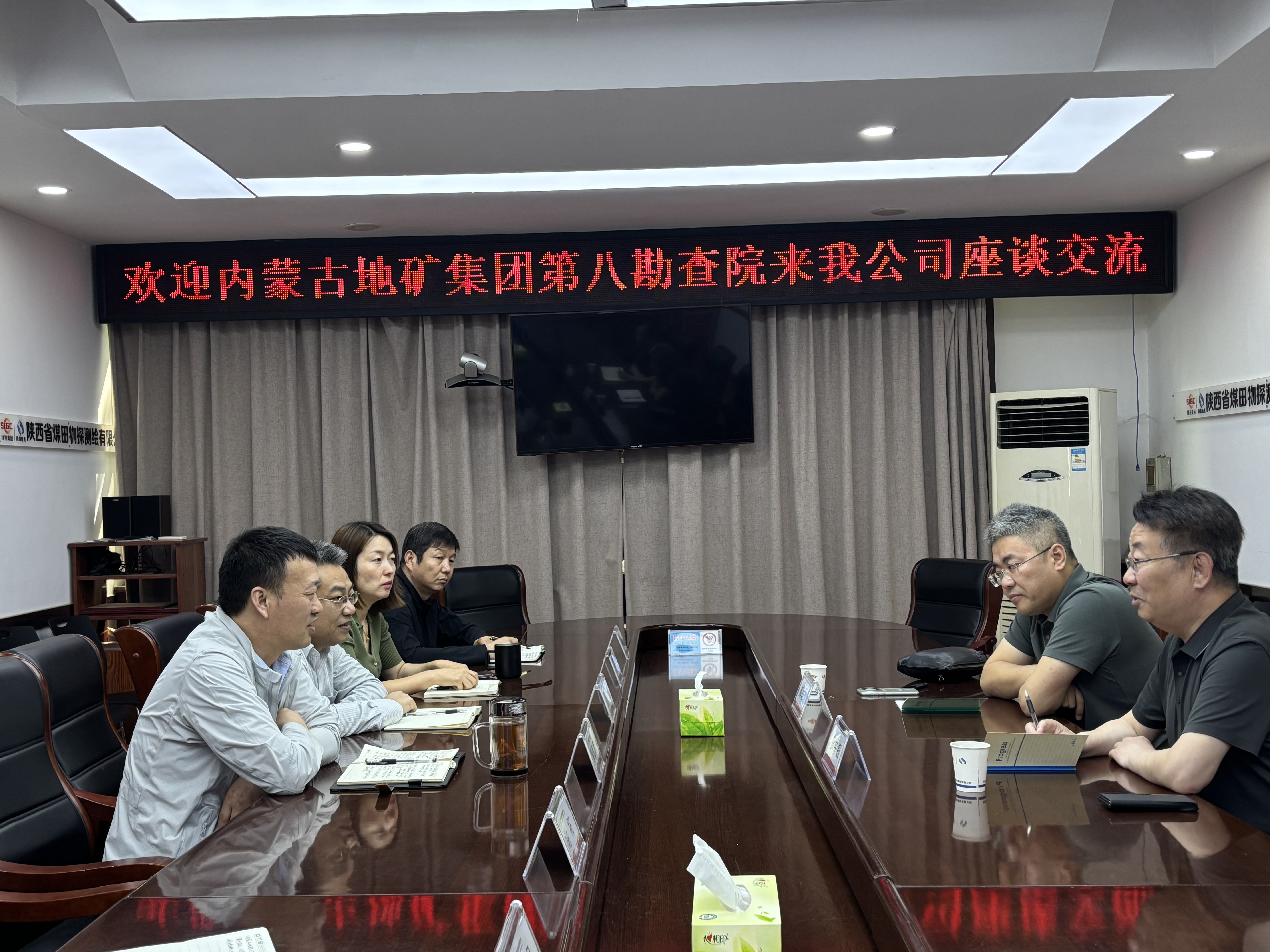 5月9日上午，内蒙古地质矿产集团第八地质勘查有限公司（第八地勘院）副总经理郝培珧一行到访物测公司，开展座谈交流，共话行业发展、共谋合作新局。（张永强）.jpg